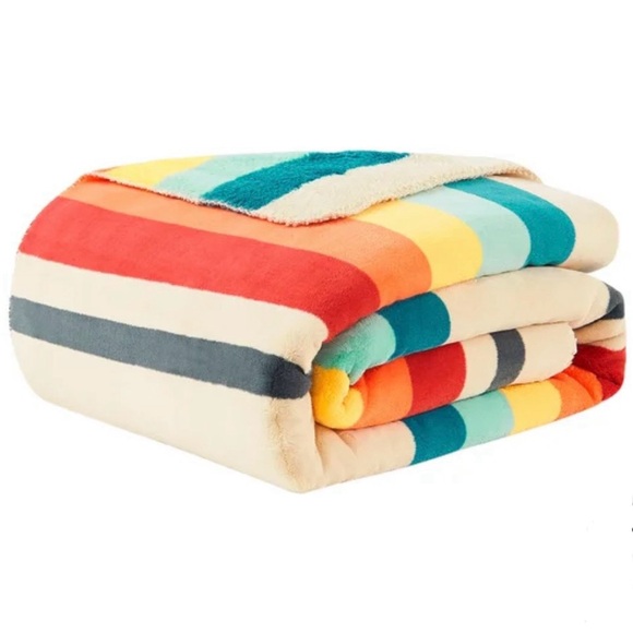 Pendleton Plush Throw - Picture 6 of 8